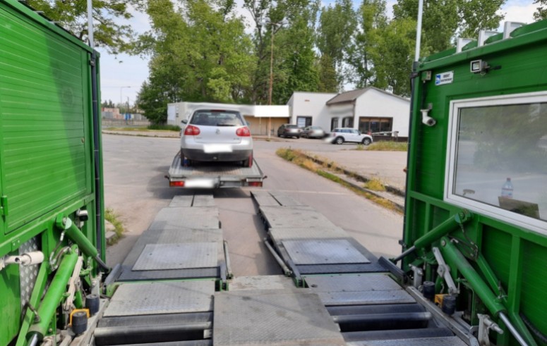 Laweta zabrała niesprawną autolawetę. Miała liczne usterki