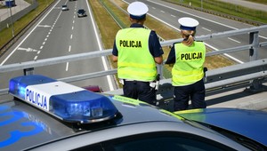 Policjanci znowu ustawili się na wiadukcie ze specjalnym sprzętem. Nie chodziło o kontrolę prędkości