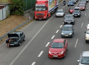 Zepsuł ci się samochód na autostradzie? Ten błąd kosztuje 300 zł