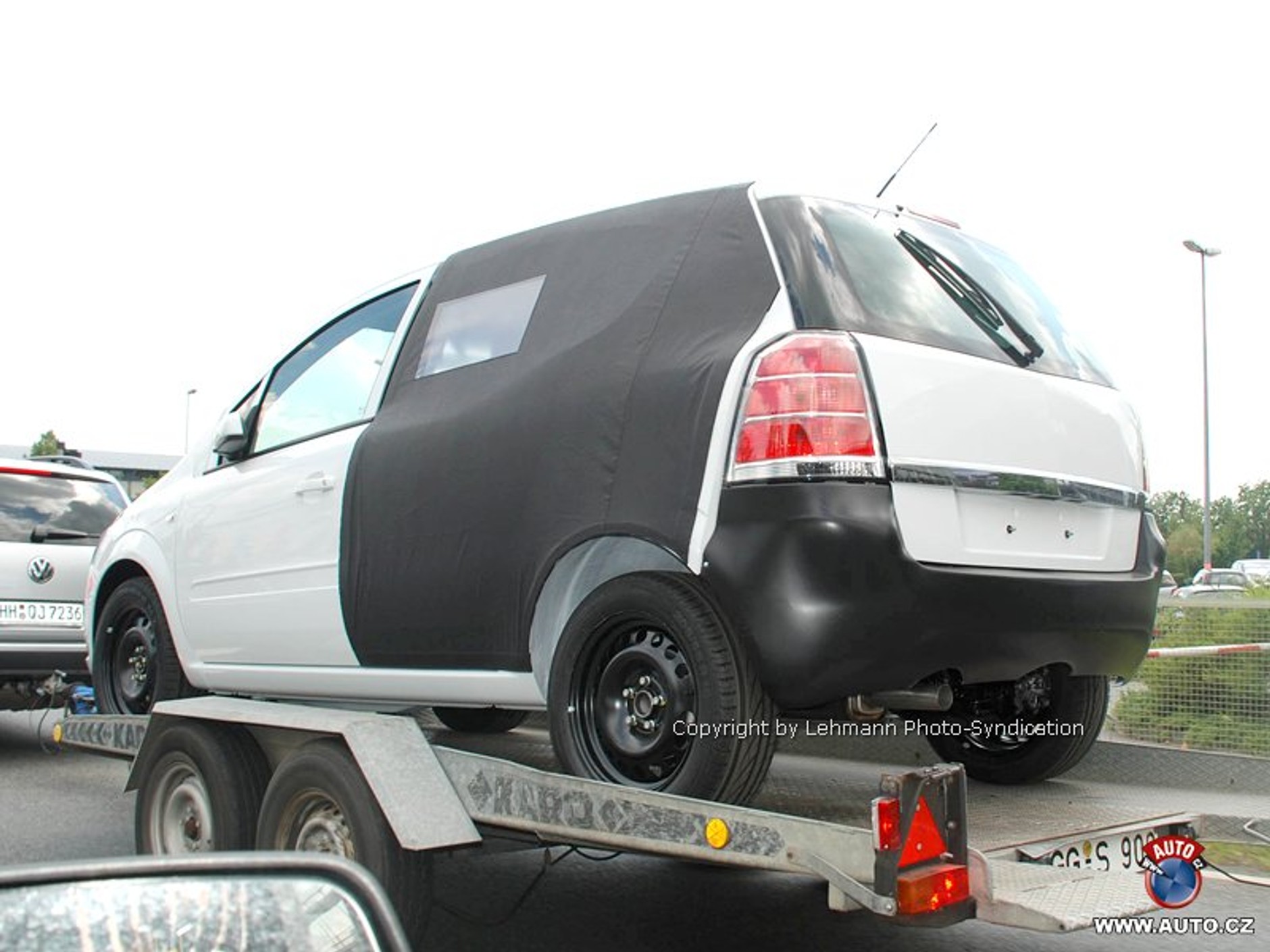 Zdjęcia szpiegowskie: Opel Meriva w nowym wcieleniu