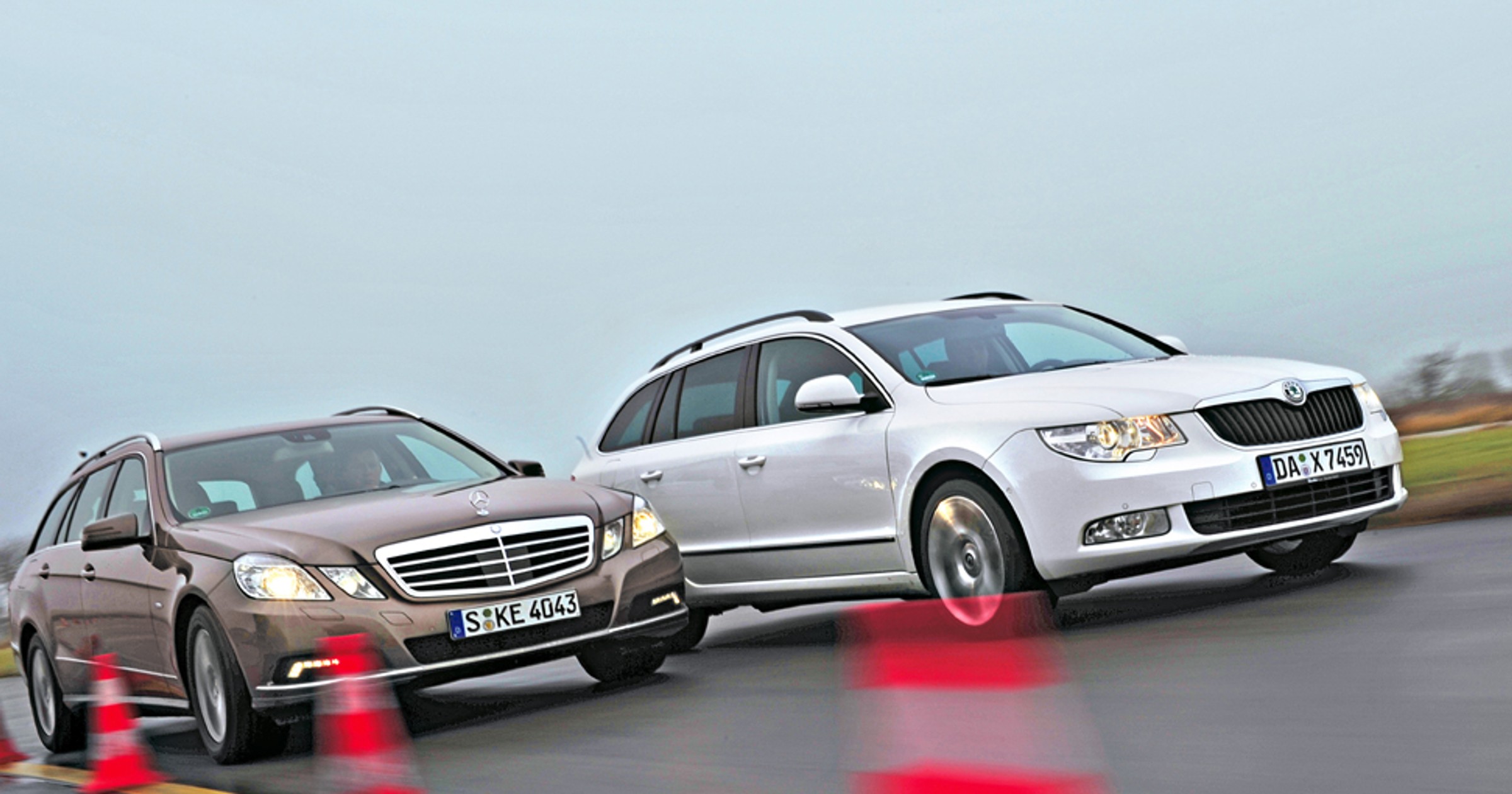 Skoda Superb atakuje Mercedesa klasy E - Pojedynek: Skoda królem kombi?