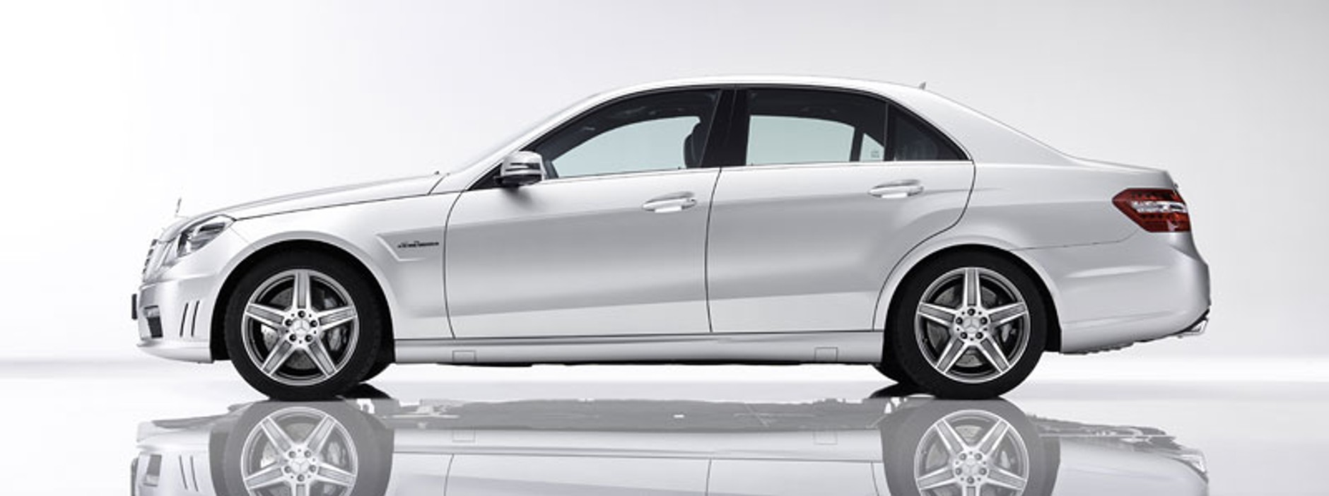 Mercedes-Benz E 63 AMG: pierwsze oficjalne zdjęcia i informacje