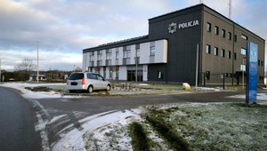 Zaparkował przed komisariatem. To był dopiero początek