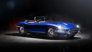 Jaguar E-type Roadster serii 1 z 1965 r. na Platynowym Jubileuszu Królowej