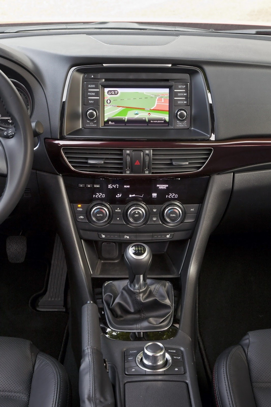 Wiemy jak jeździ nowa Mazda 6: nareszcie ma to coś!