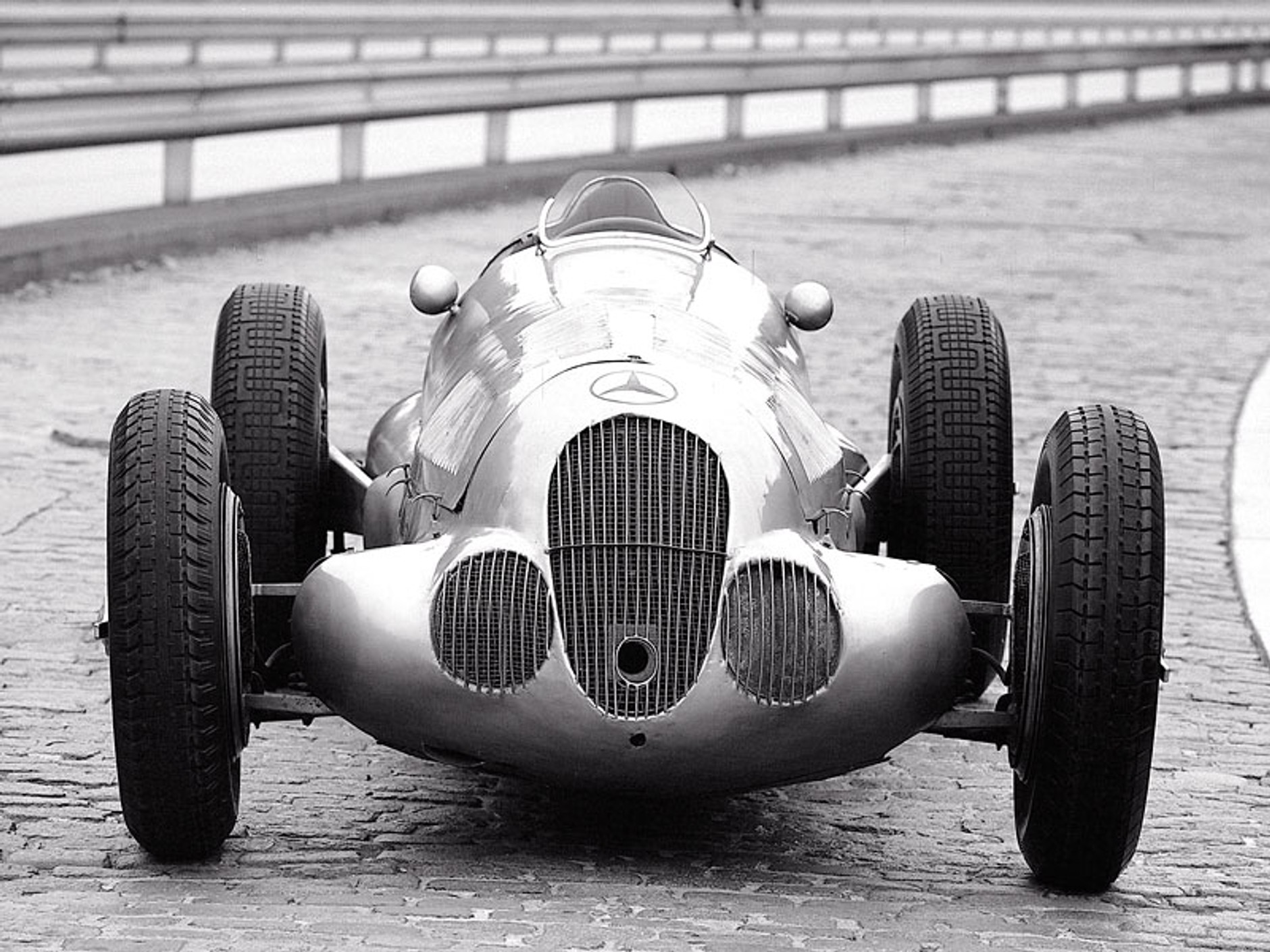 Mercedes-Benz: srebrne strzały w okresie przedwojennym