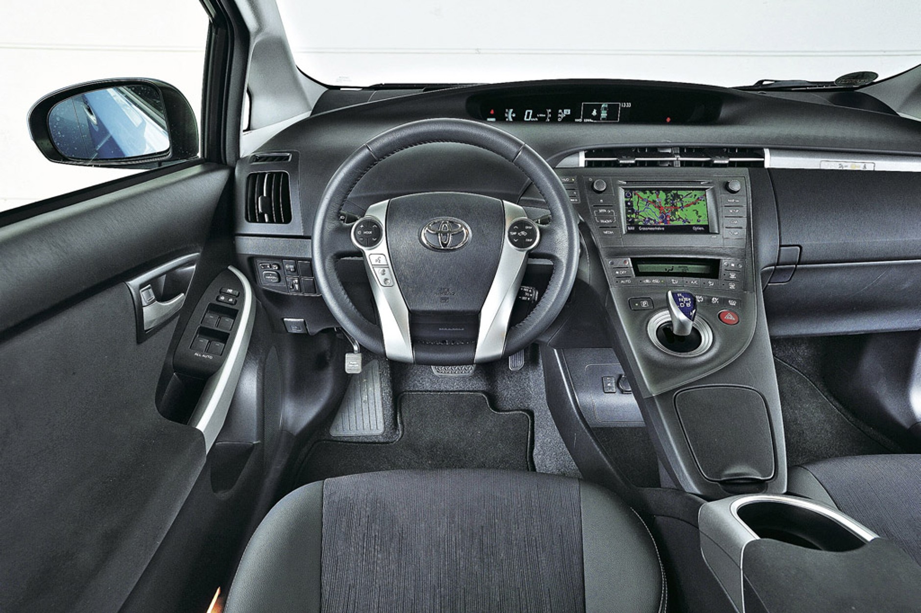 Toyota Prius kontra Opel Ampera: porównanie ekologicznych kompaktów