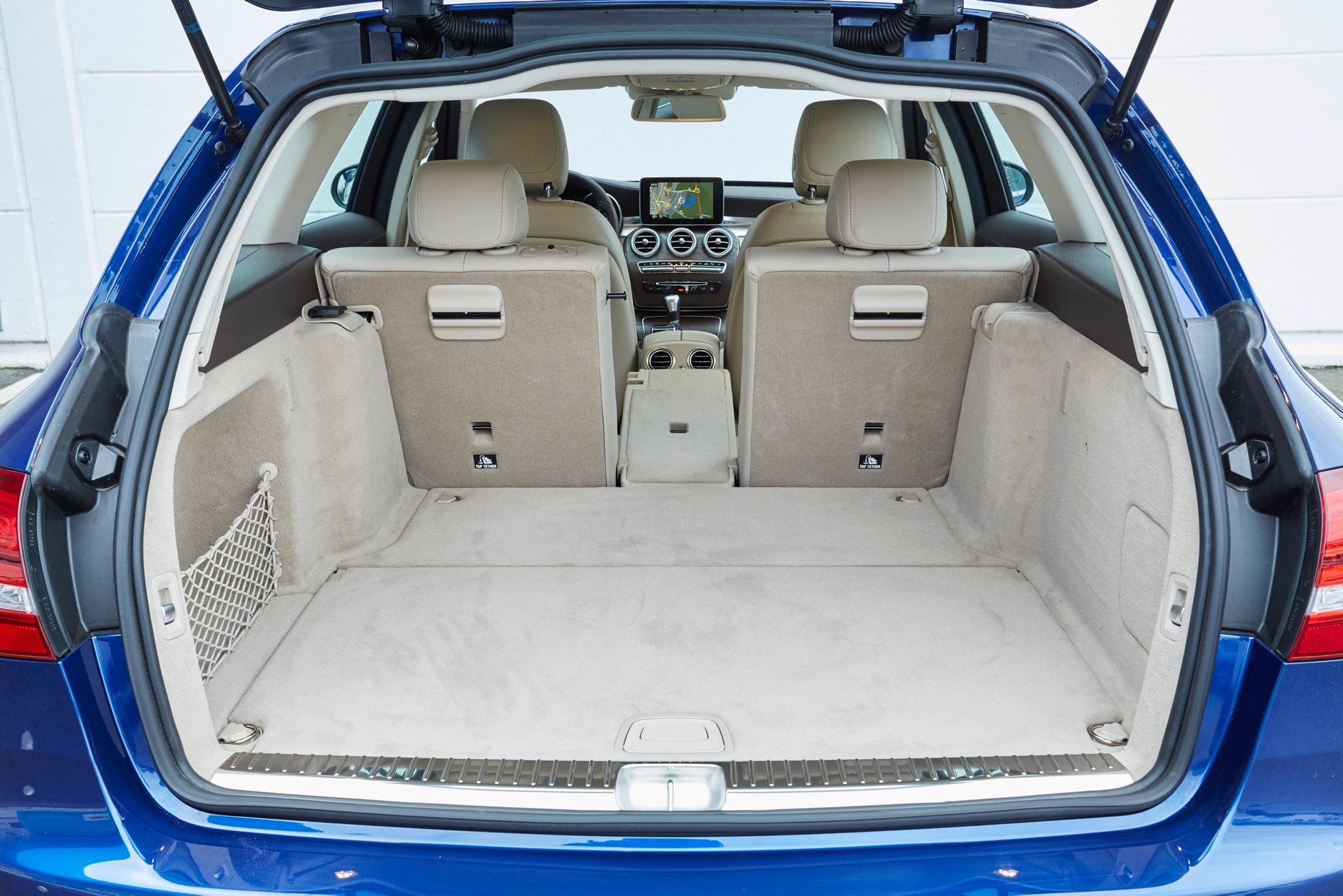 Benzynowe kombi z klasą - Audi A4 Avant 2.0 TFSI i Mercedes C 200 T