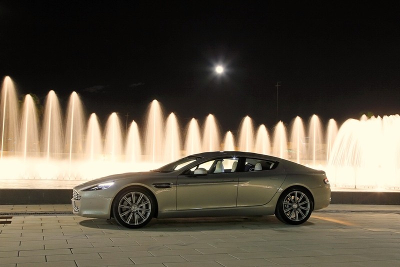 Aston Martin Rapide – z pięknem trzeba obcować