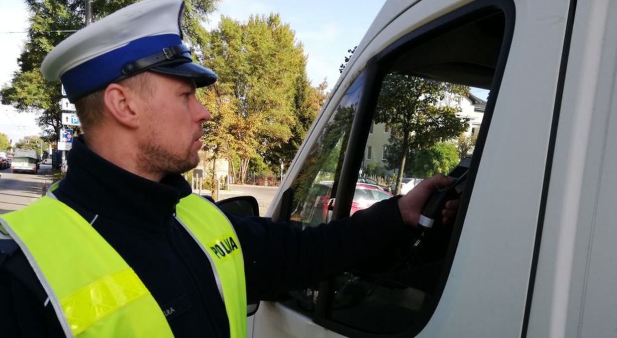 Policja zatrzymuje do rutynowej kontroli. Takie są prawa i obowiązki kierowcy