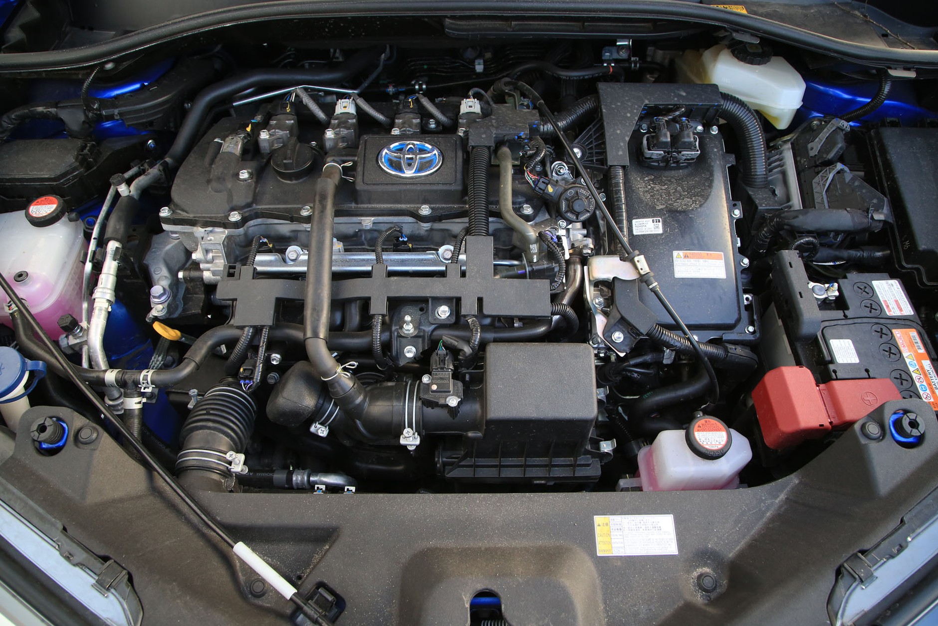 Toyota C-HR Hybrid - dobrze wygląda i jest oszczędna