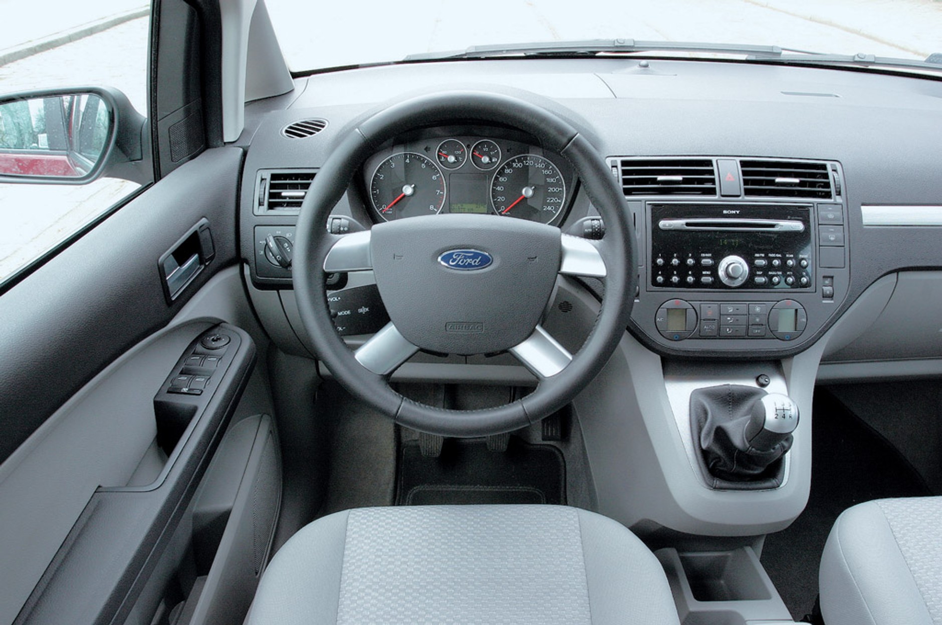 Ford Focus C-Max kontra Toyota Corolla Verso: vany idealne nie tylko w wakacje