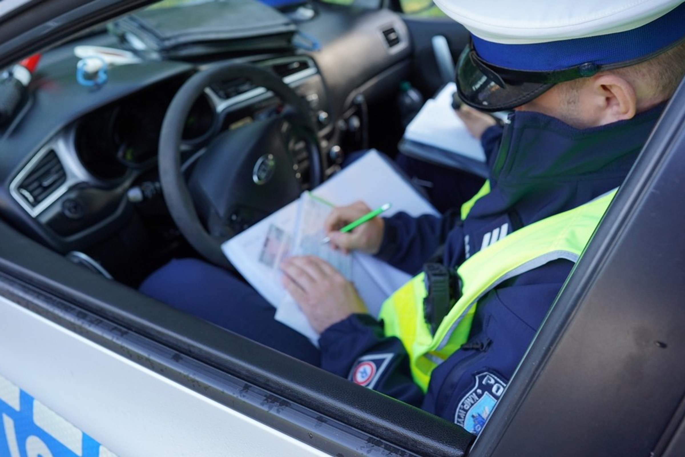 Polscy kierowcy mają nowy sposób na unikanie punktów karnych. Jest zgodny z prawem