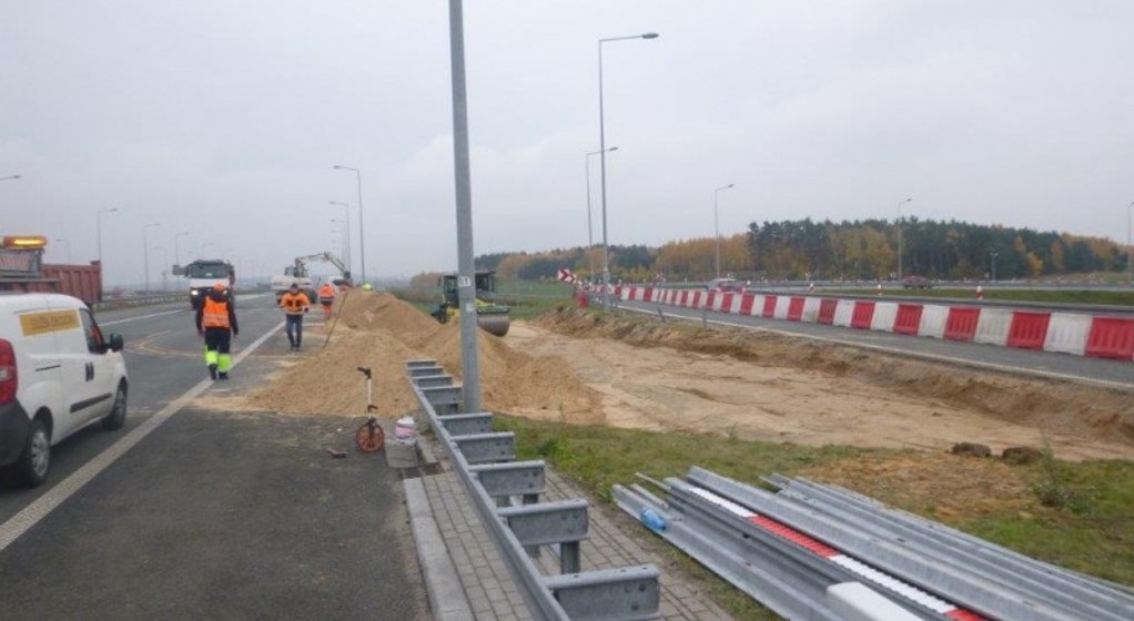 Uwaga: Popękał wiadukt na węźle autostrady A1 pod Łodzią. Od dziś nowa organizacja ruchu
