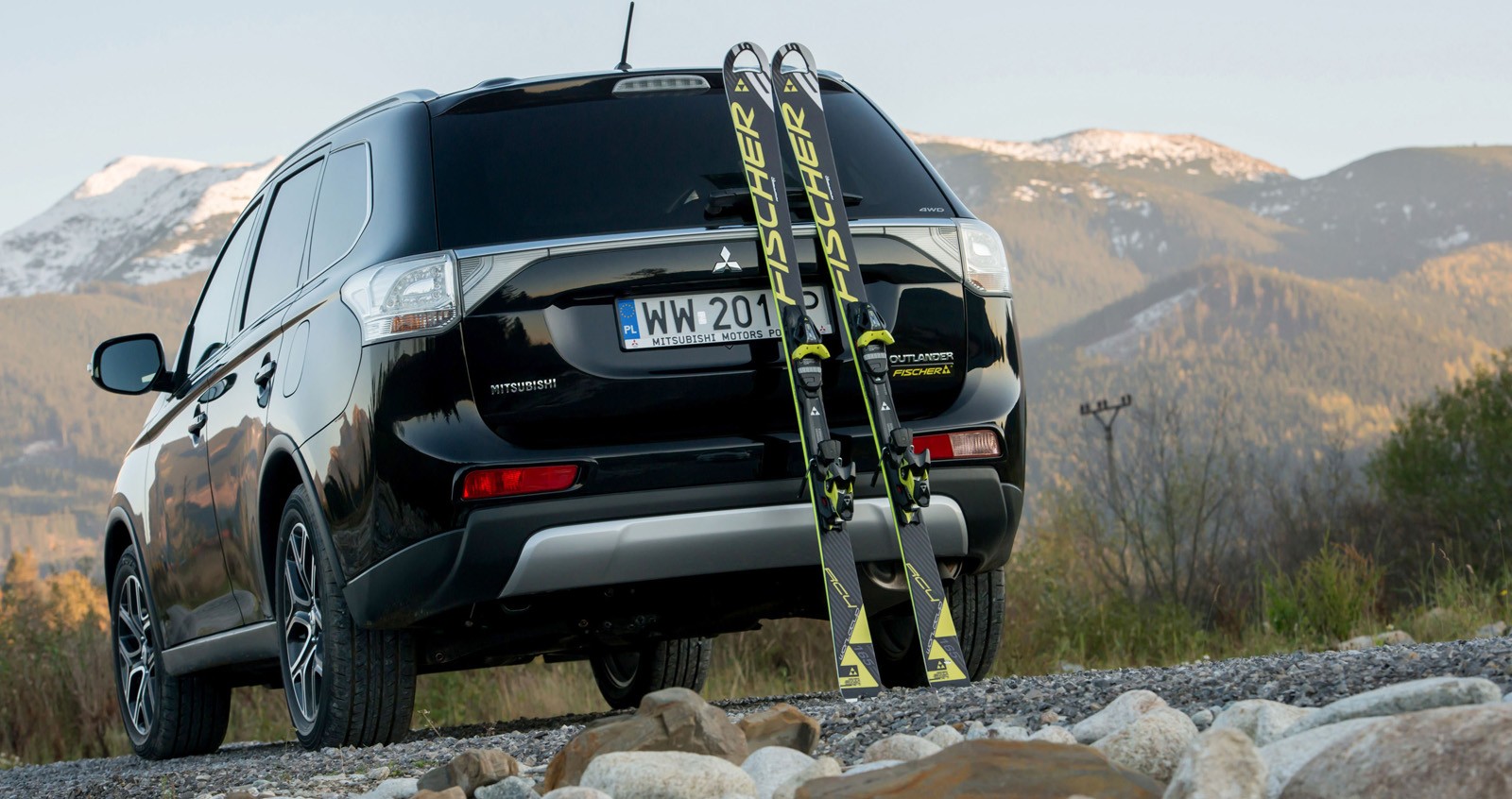 Mitsubishi Outlander 2.2 DI-D Fischer – z nartami w standardzie.