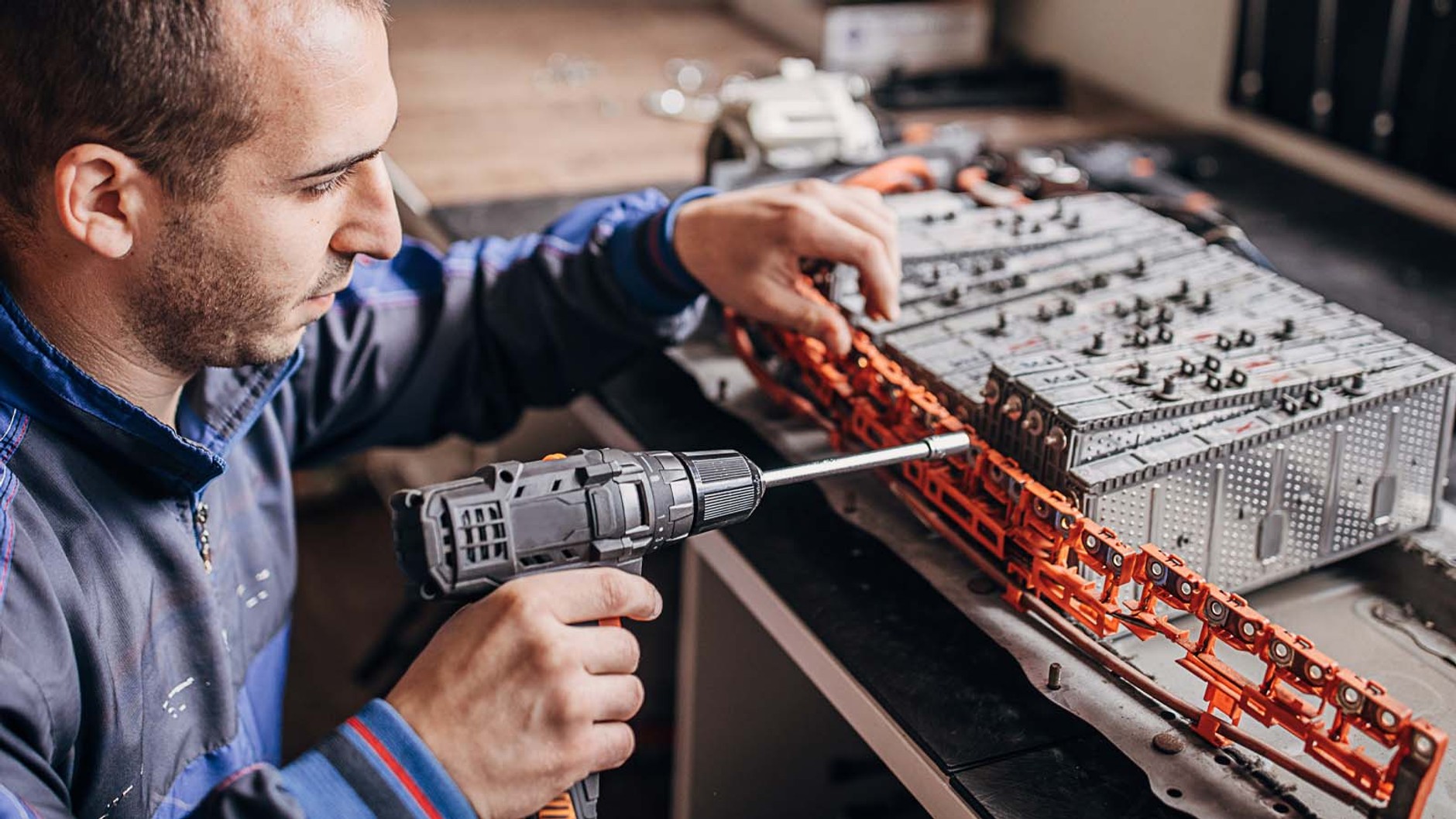 Baterie aut elektrycznych i hybrydowych