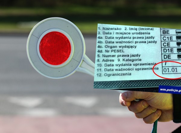 24-letni kierowca stanie przed sądem. Powód? Złamał kod 01.01