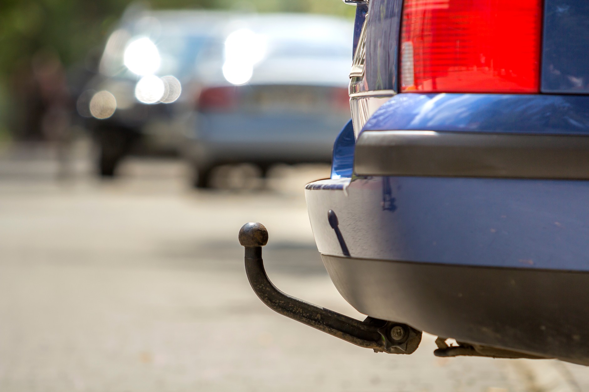 Hak holowniczy to element auta, który warto zabezpieczyć