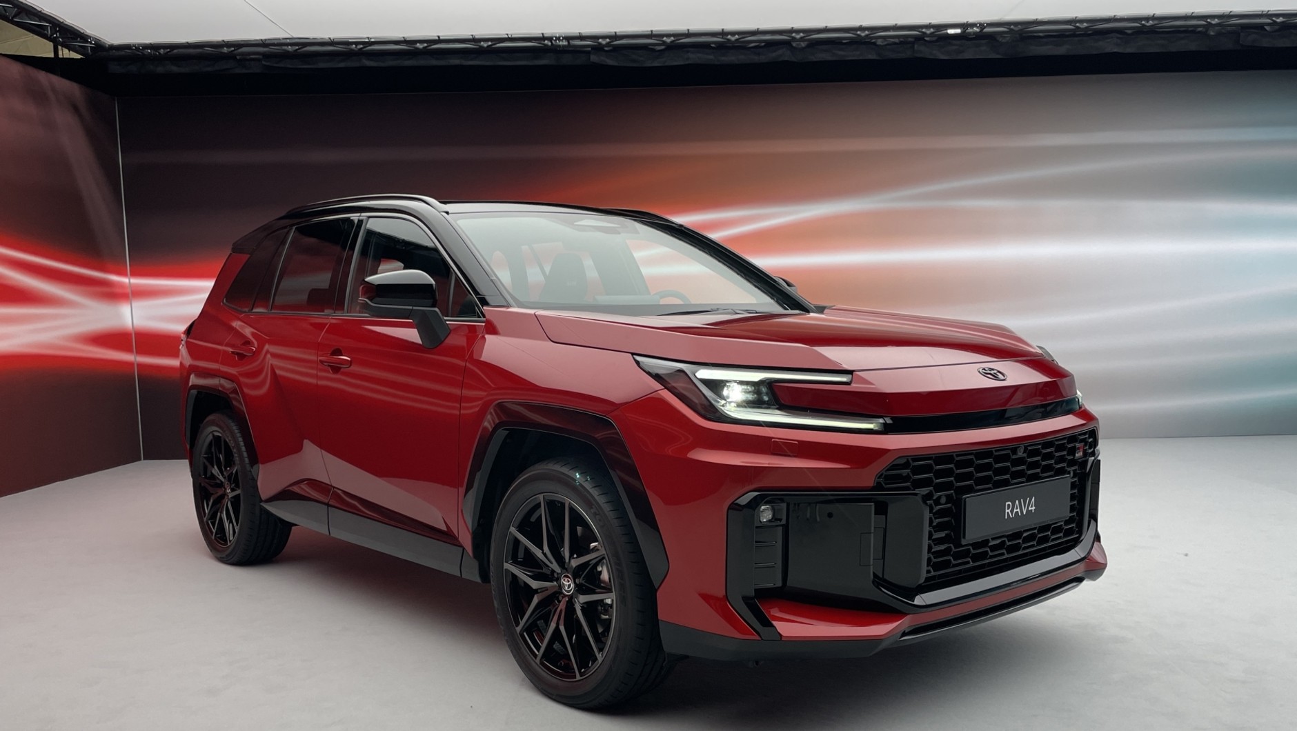 Nowa Toyota RAV4 GR Sport (2025)