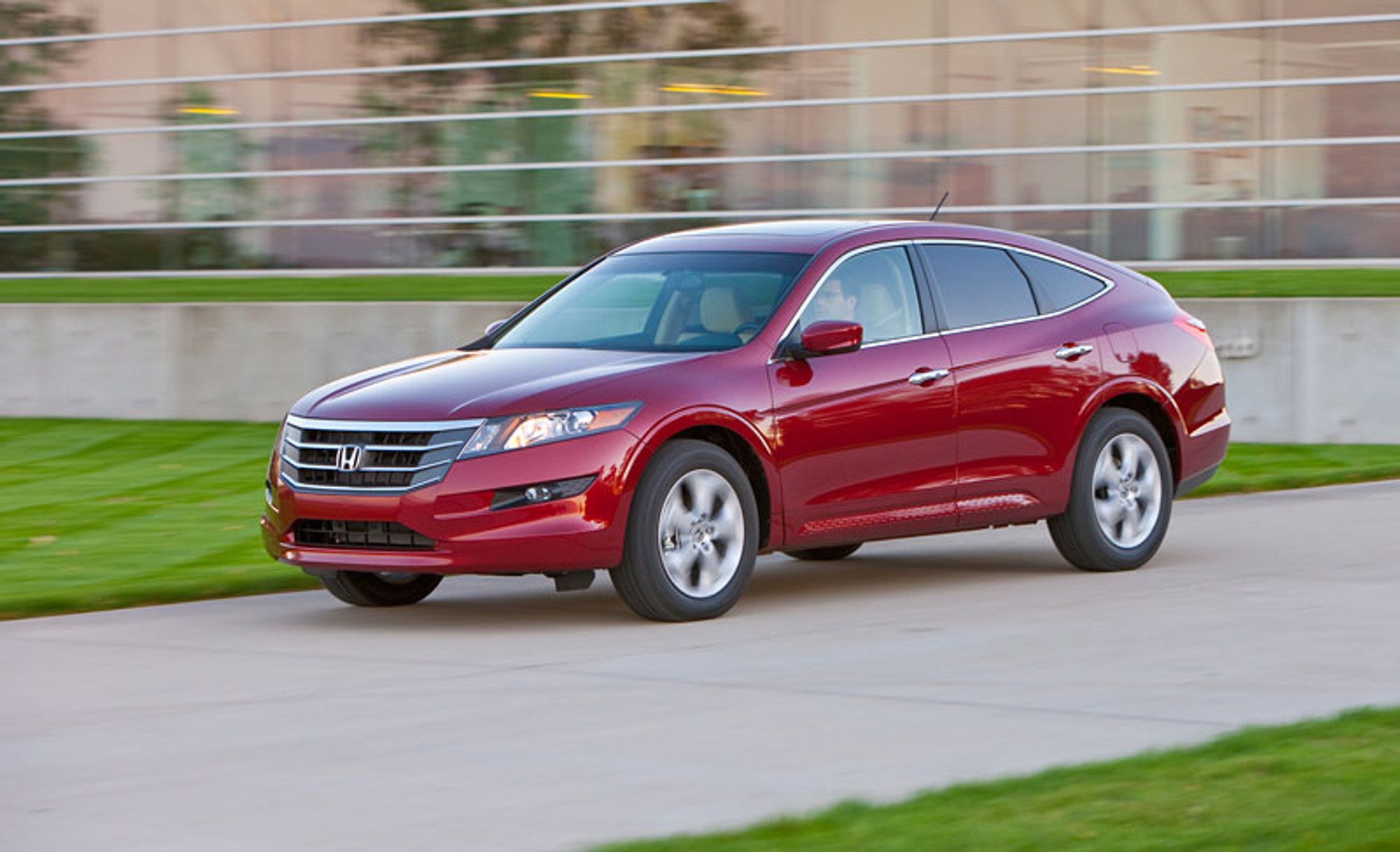 Honda Accord Crosstour: kolejny mikst liftbacka, coupé i SUV-a