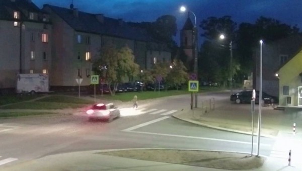 Policja szuka świadków potrącenia na pasach. Jest drastyczne nagranie