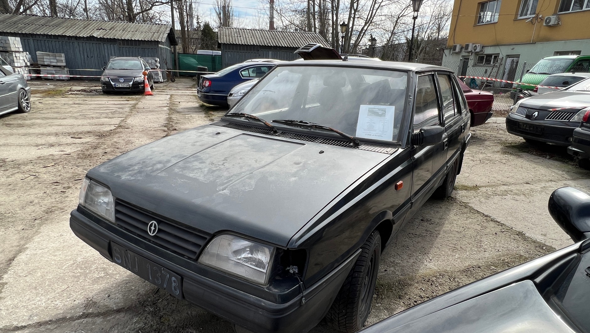 Każdego roku z polskich ulic ściągane są setki porzuconych pojazdów — część z nich trafia na złom