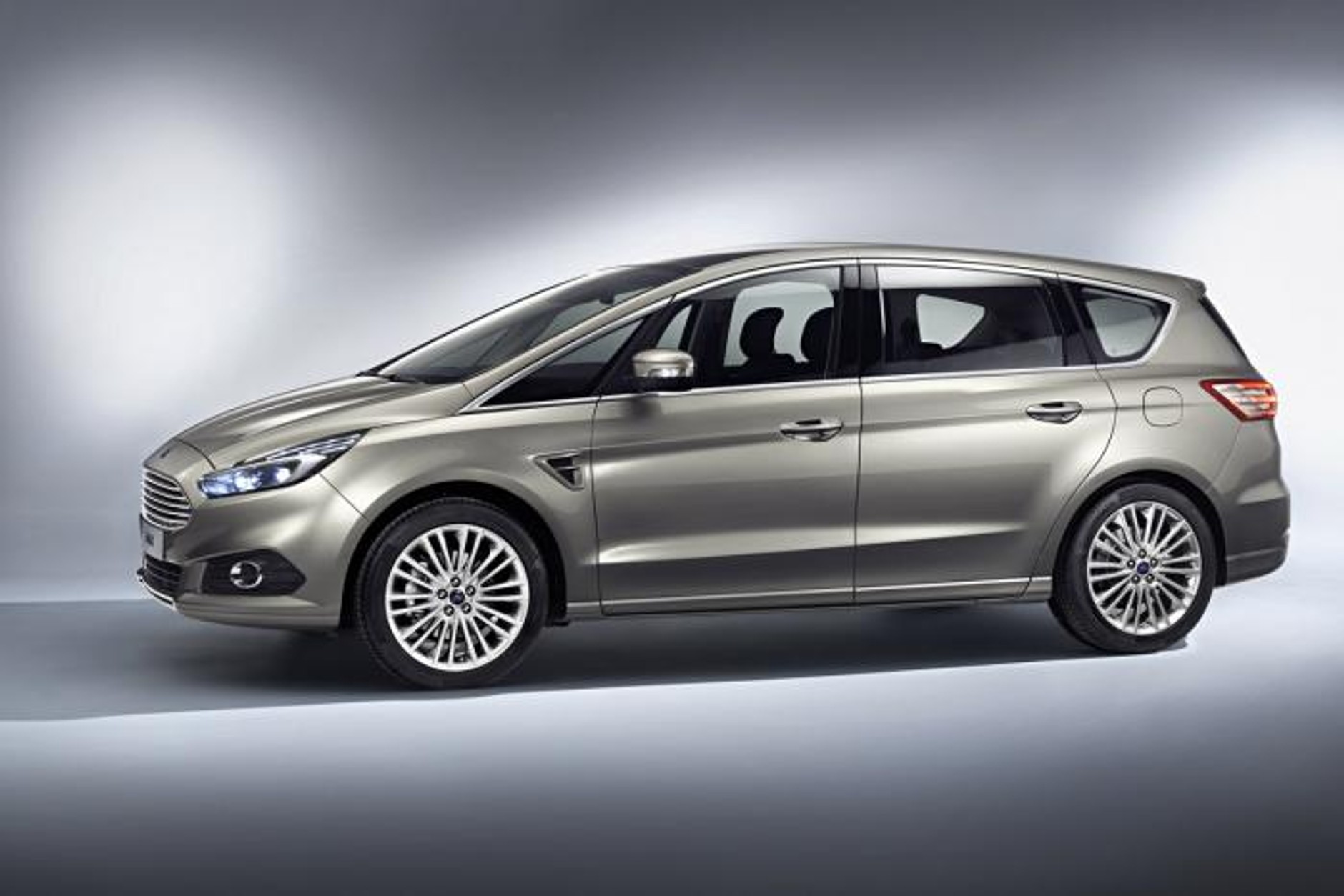 Odmłodzony Ford S-MAX w Paryżu