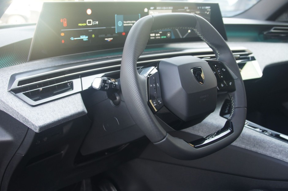 Peugeot E-5008 w pierwszym teście