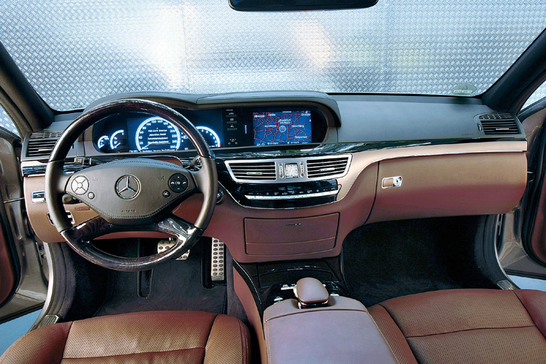 Mercedes klasy S kontra Audi A8 - Który daje więcej luksusu?