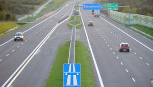 Jak bezpiecznie jeździć po autostradach? 10 prostych zasad!