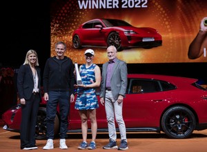Wyjątkowa nagroda dla Igi Świątek. To Porsche Taycan GTS Sport Turismo