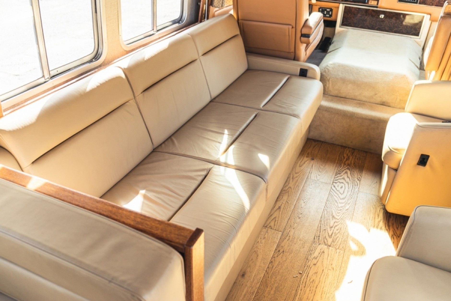 Airstream 350LE do kupienia na aukcji