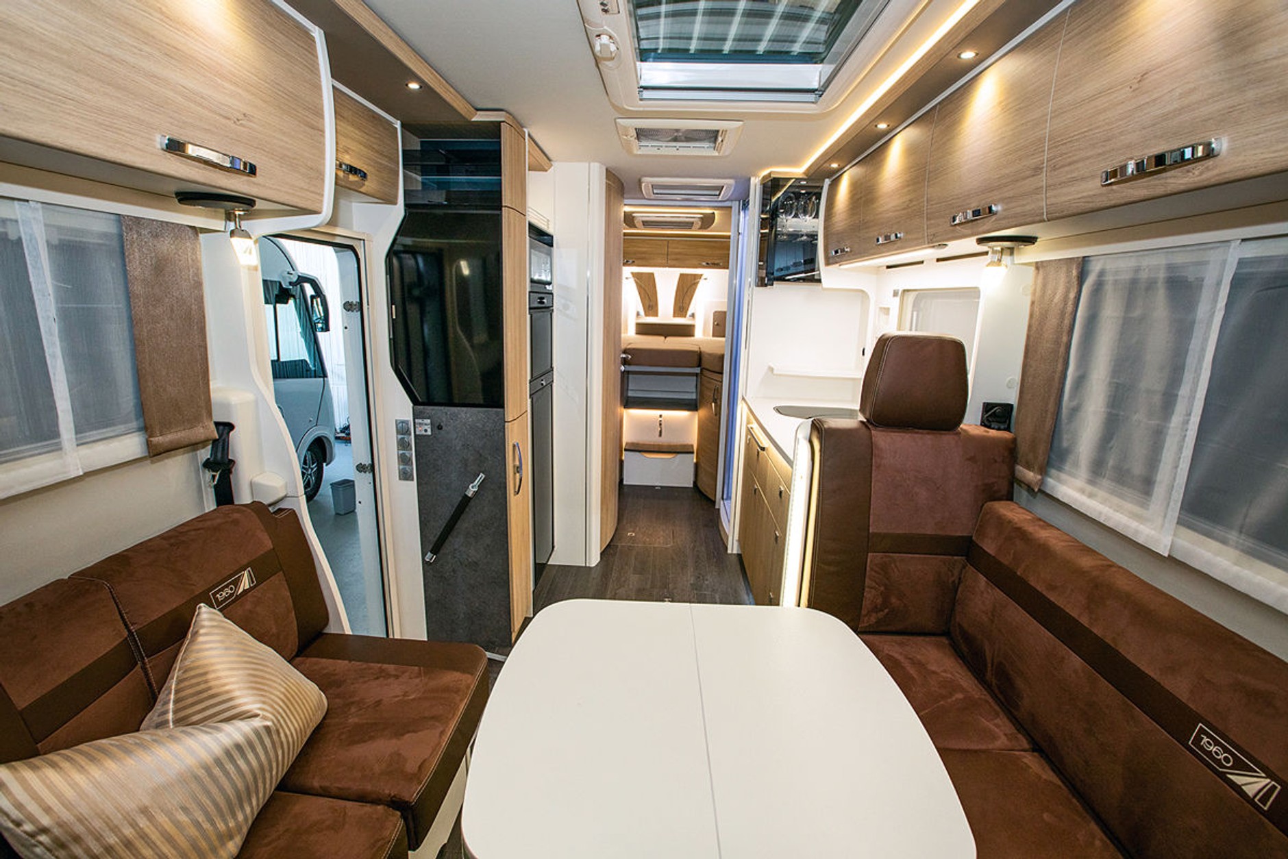 Frankia 1960 - 8 metrów i 5,5 tony luksusu na cały rok