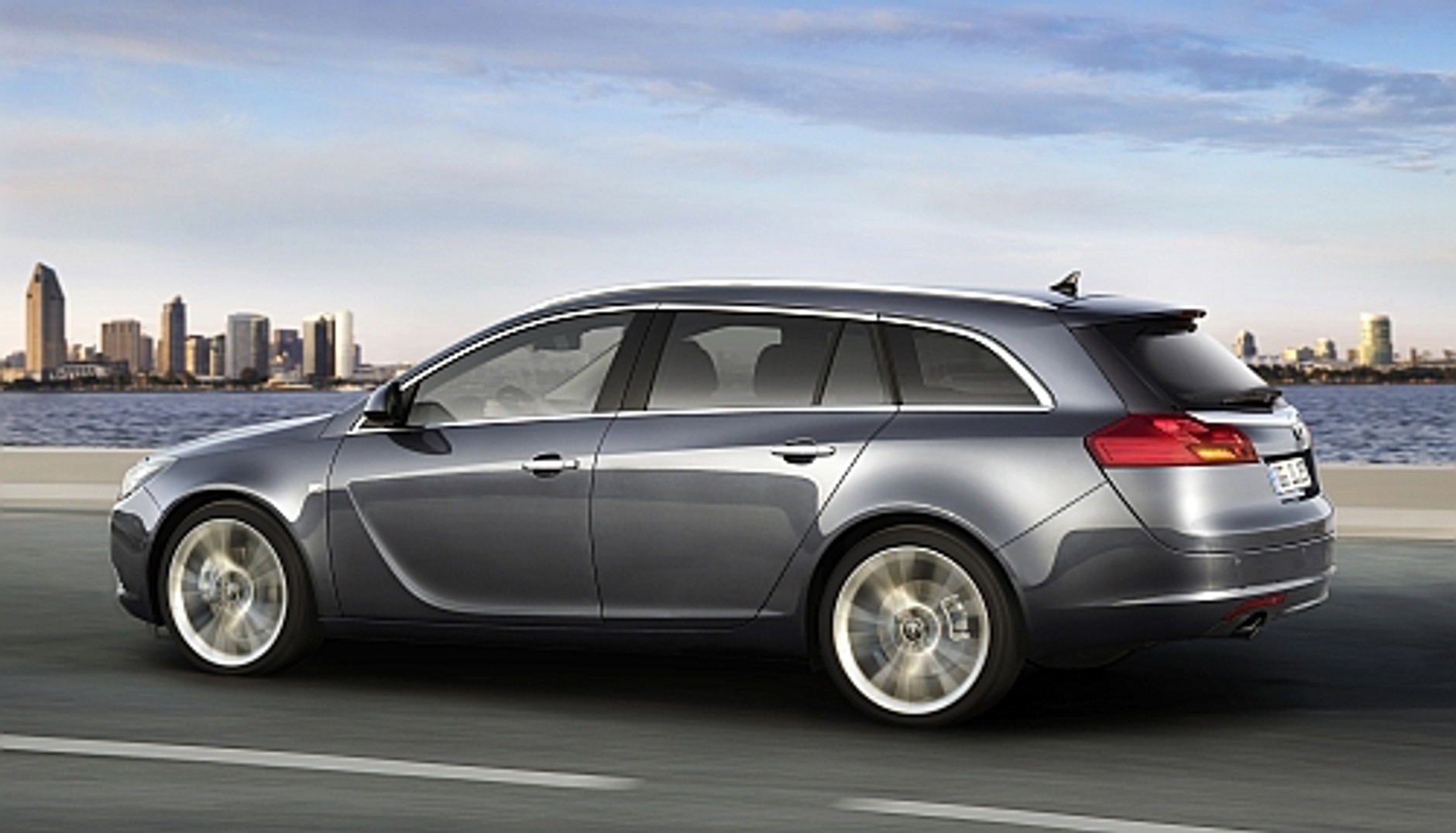 Opel Insignia Sports Tourer, kombi w sportowym garniturze