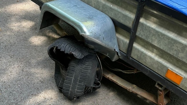 Opona niczym zawinięta wokół felgi