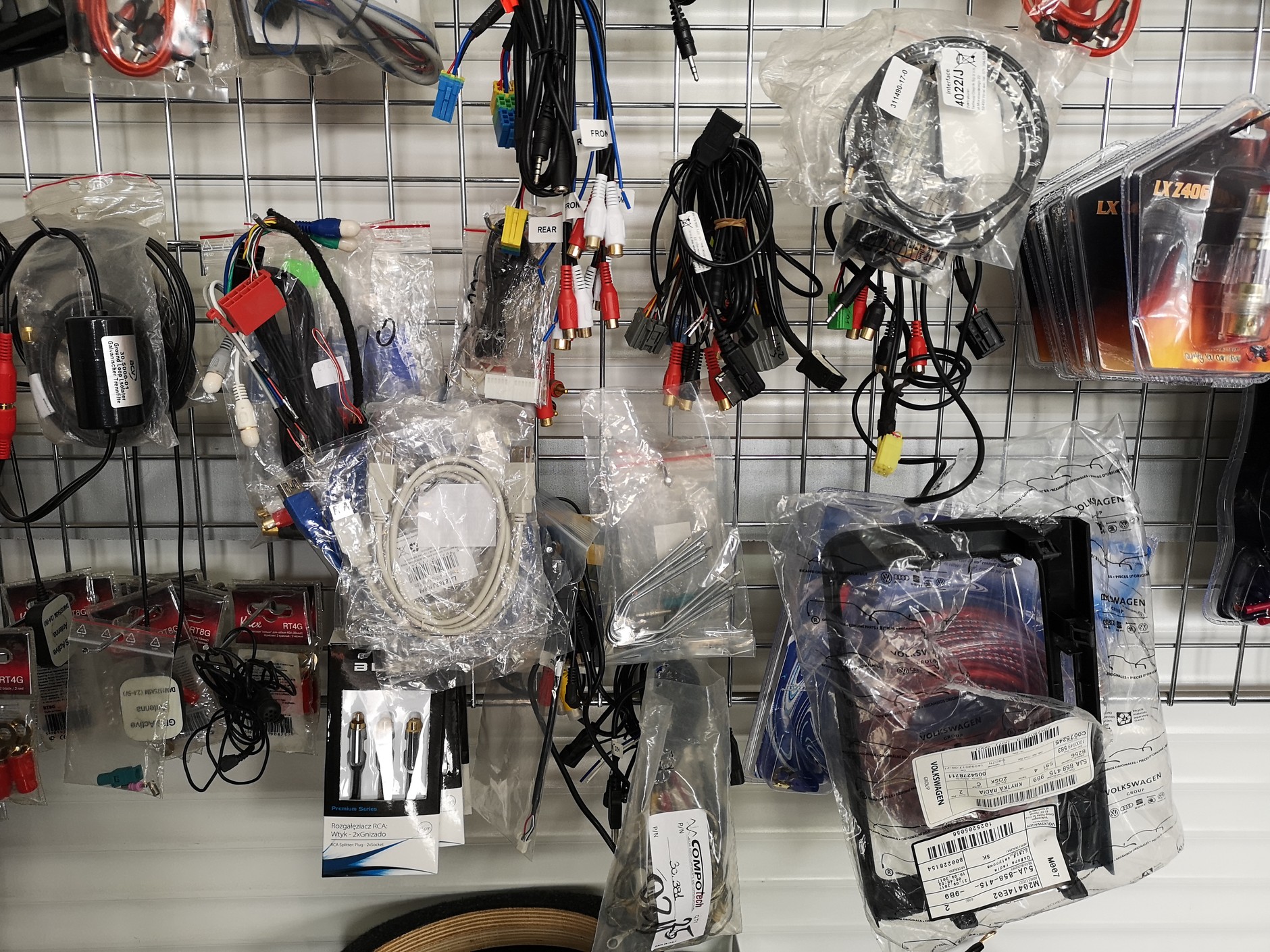 Czy można zamontować większe radio? 2 DIN zamiast 1 DIN