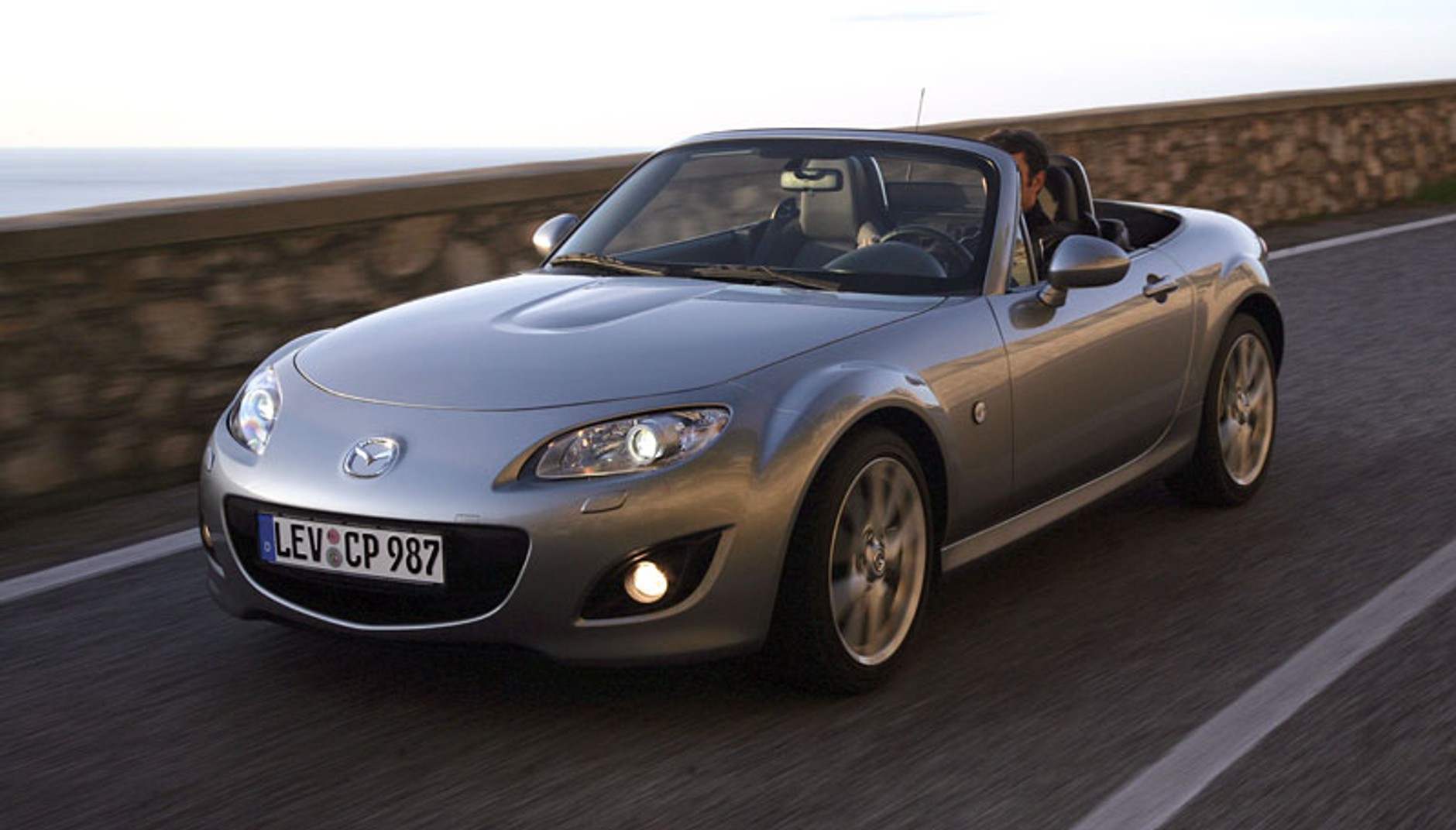 Mazda MX-5 Roadster Coupé: przyjemność przez 365 dni w roku