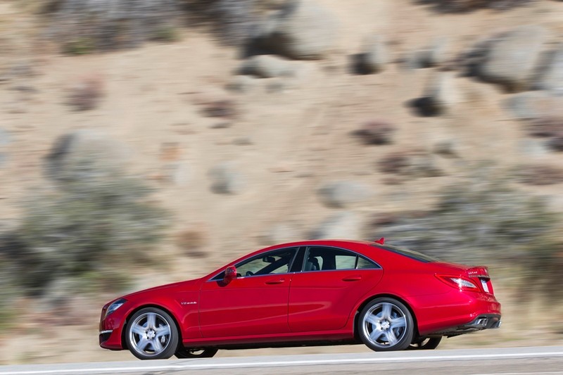 Mercedes CLS63 AMG ma rozdwojoną jaźń i świetnie wychodzi na zdjęciach