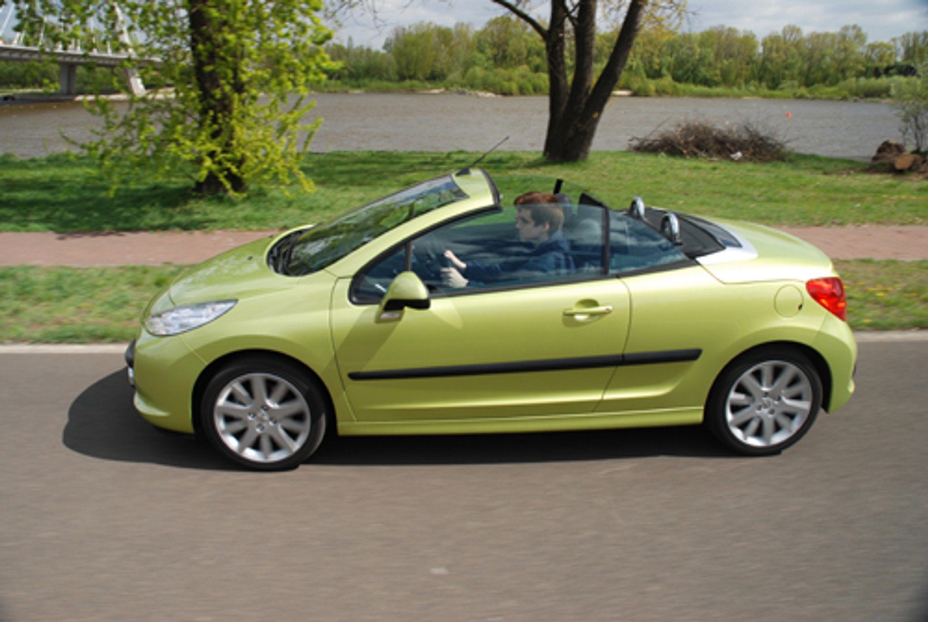 Peugeot 207 CC - Kompromis prawie idealny!