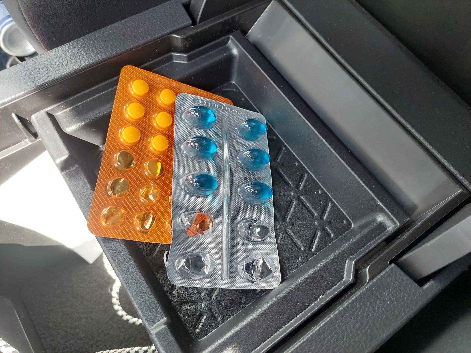 Tych przedmiotów nie zostawiaj podczas upału w aucie