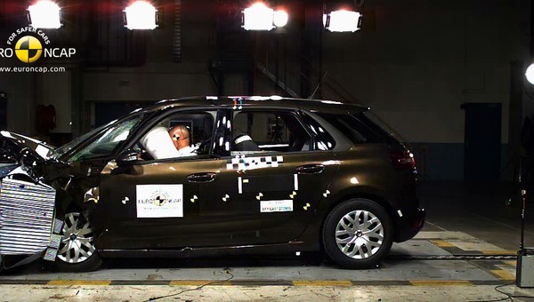 Crash test Euro NCAP: 5 gwiazdek dla Citroëna C4 Picasso i Hondy CR-V