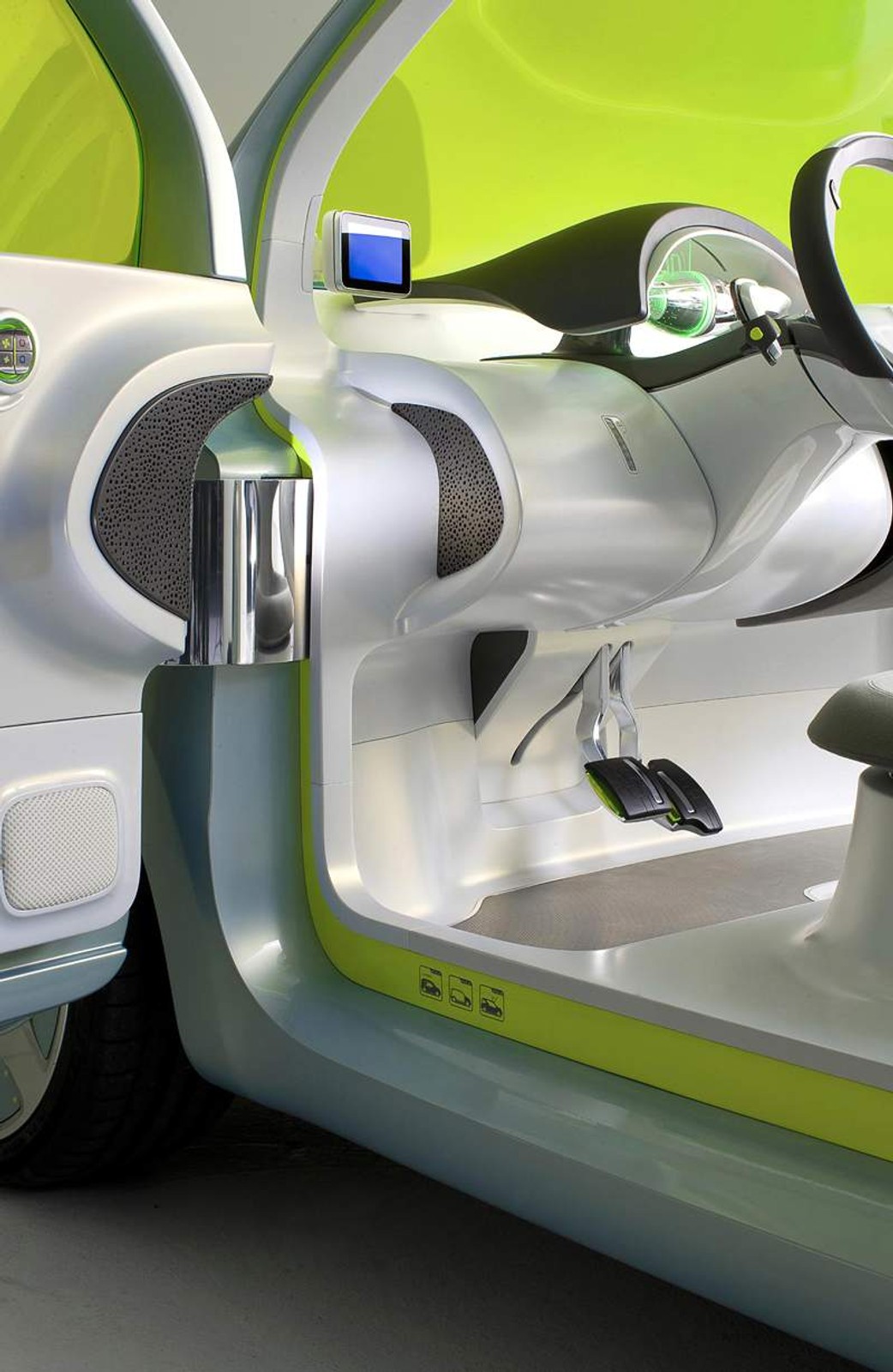 Paryż 2008: niezwykły Renault Z.E. Concept (fotogaleria + wideo)