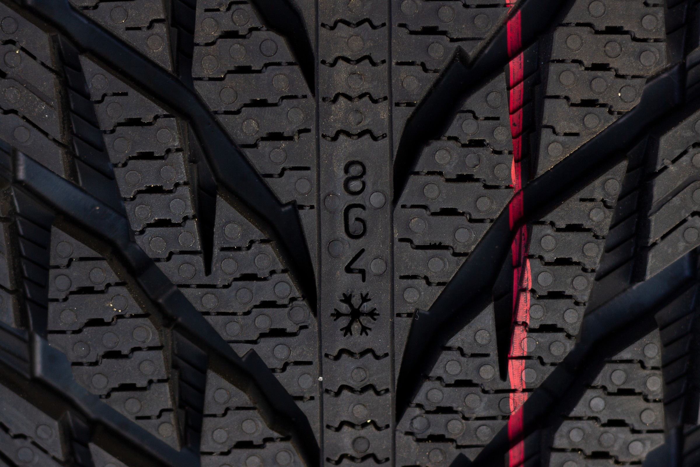 Mandat za opony M+S? Możliwy, bo musi być coś jeszcze. Takie muszą być opony zimowe