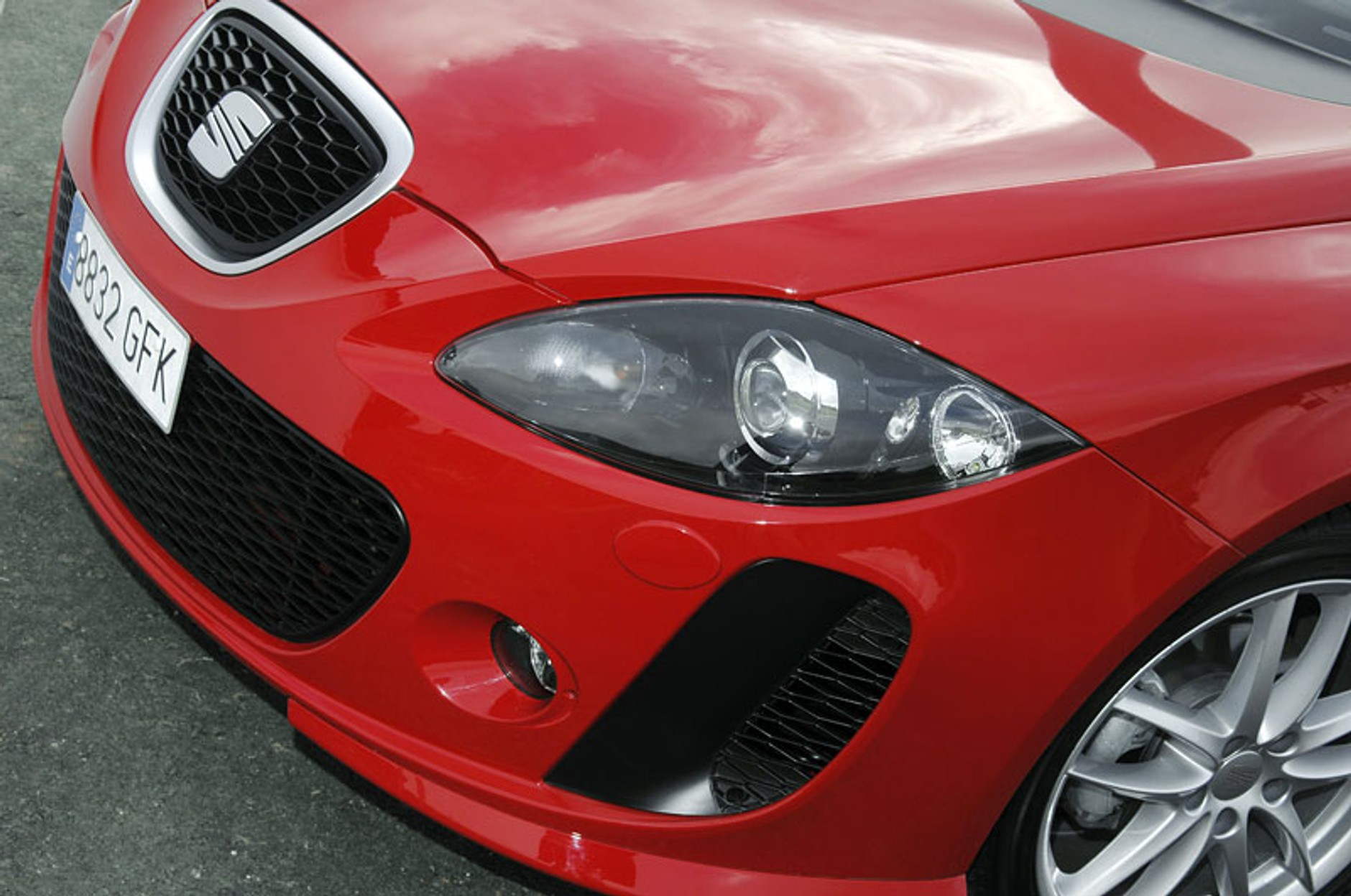 Seat Leon Linea R: kolejny usportowiony Leon