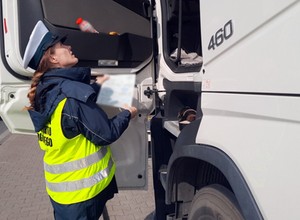 Ciężarówka z Rosji jechała do Niemiec, inspektorzy unieważnili dokument i wskazali parking