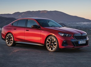 BMW serii 5 staje się elektryczne, ale to nie oznacza, że nie kupimy już wersji spalinowej