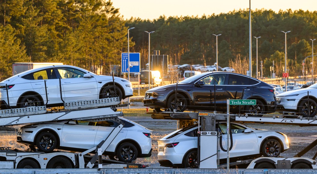 AFP  20250319  dpa-pa 250319-99-267128 dpai  v1  HighRes  TeslaGigafactoryBerlinBran