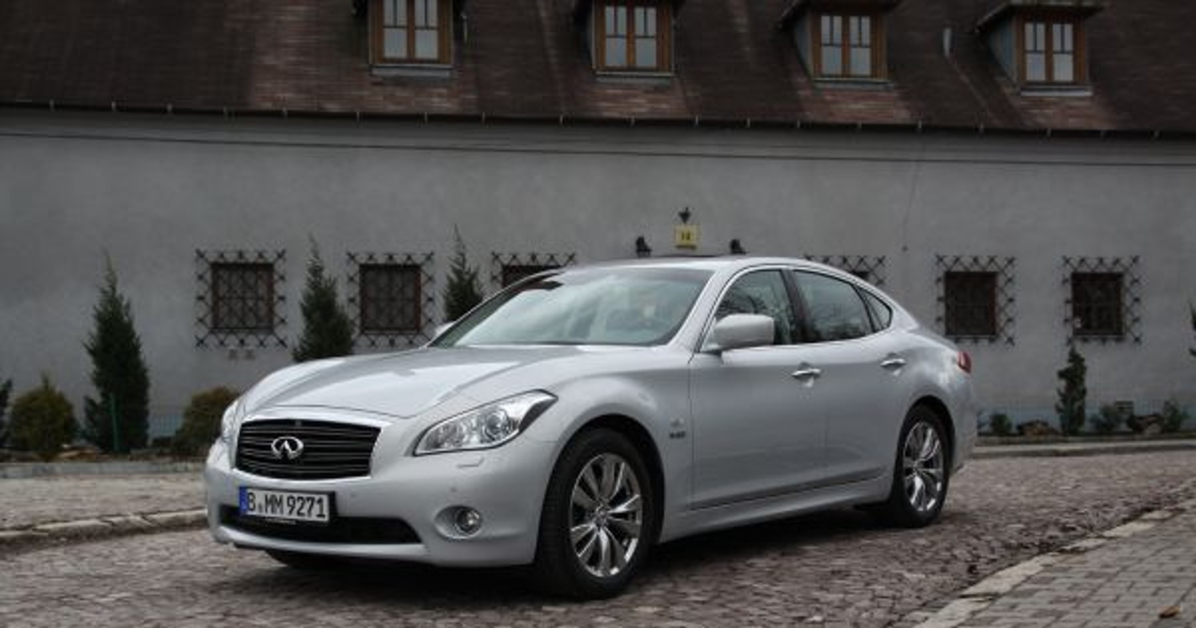 Infiniti M35h