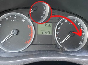 Dlaczego prędkościomierze są wyskalowane do ponad 200 km na godz.? Jest wyjaśnienie