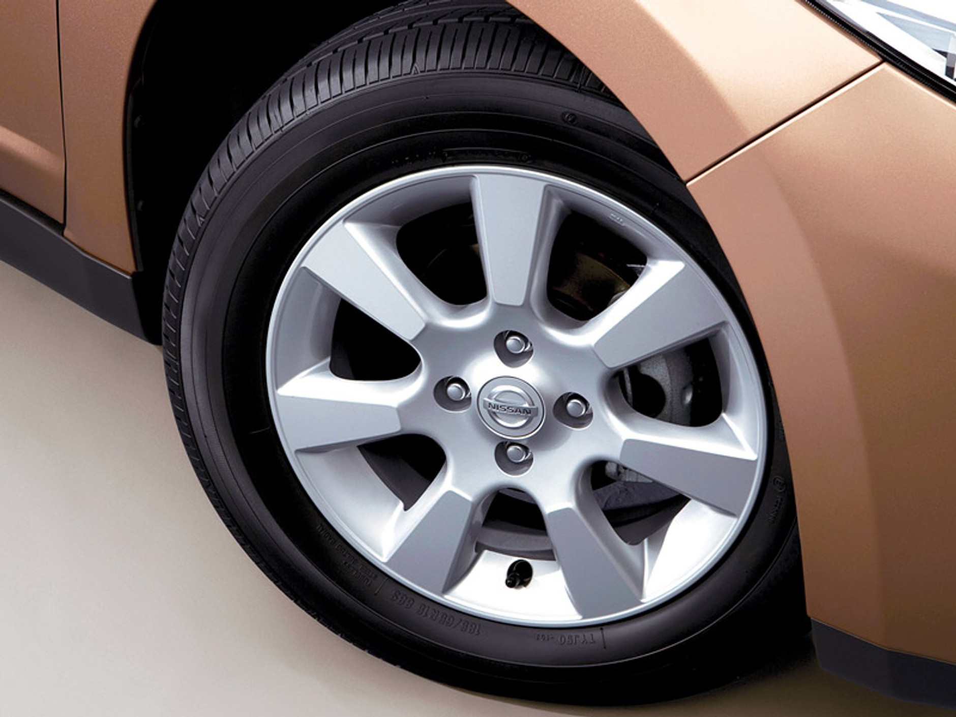 Nissan Tiida – odmłodzony model na rynek japoński